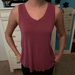 American Eagle maroon tank